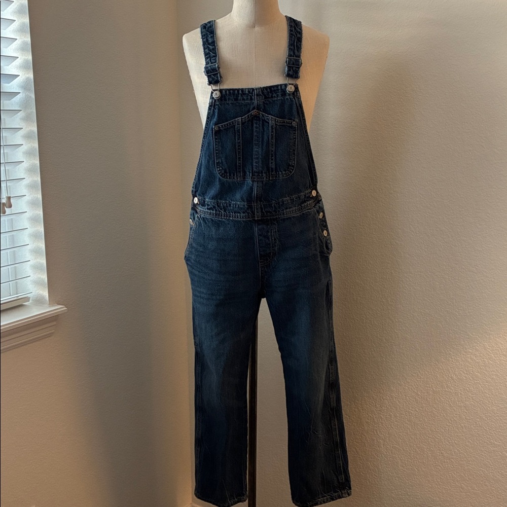 Old Navy Cropped Dark Denim Overalls sz 6 100% cotton slimmer fit medium wash